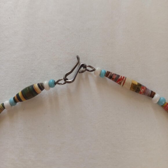 Handmade (Nalepo Maasai Women's Group) bead necklace with matching earrings - Picture 7 of 9